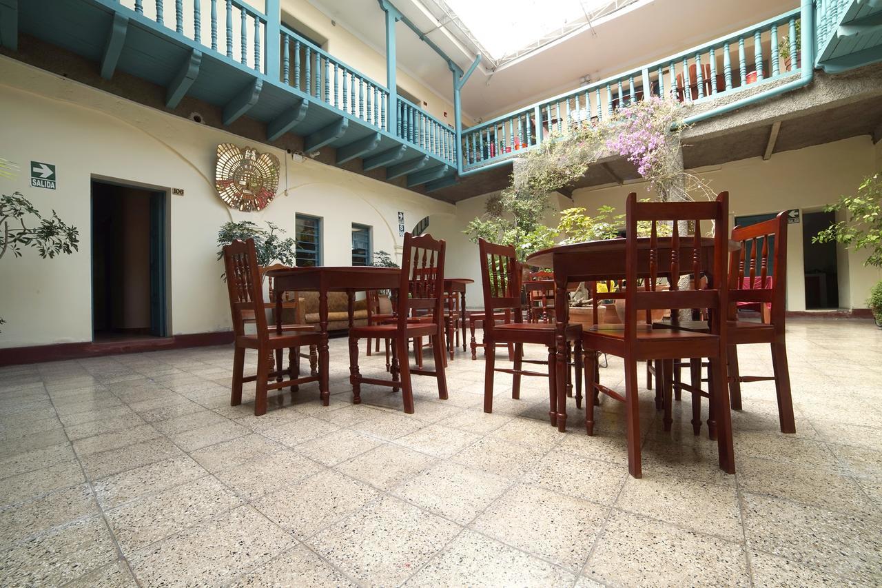 Bed & Breakfast Hostal Suecia 2 2*