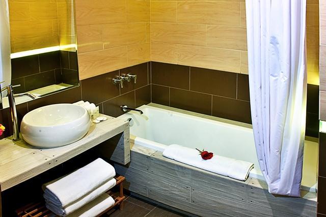 Polo Corporativo San Sebastian 3*
