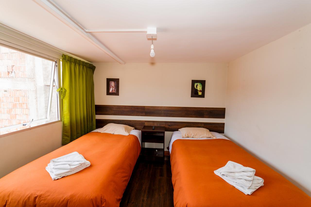 Ukukus Hostel *