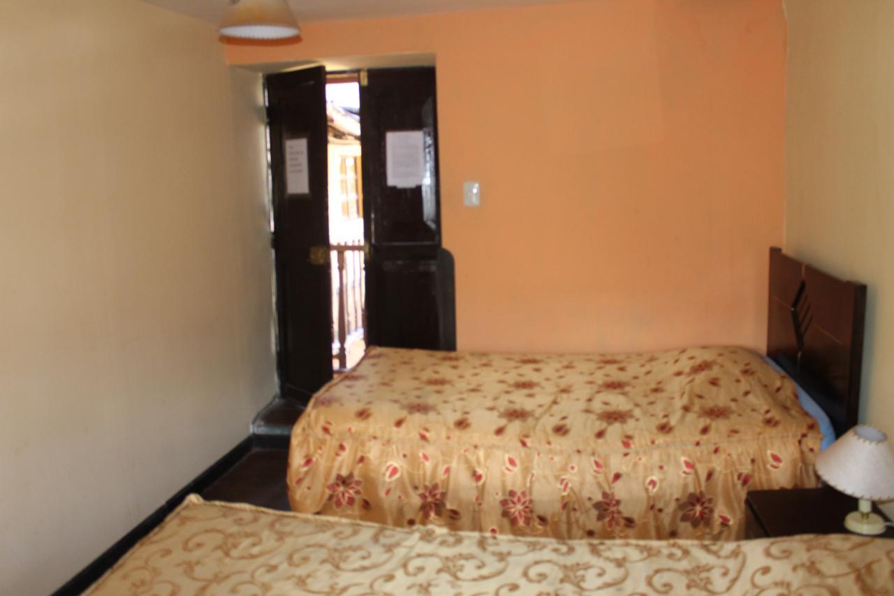Hostel Robertos *