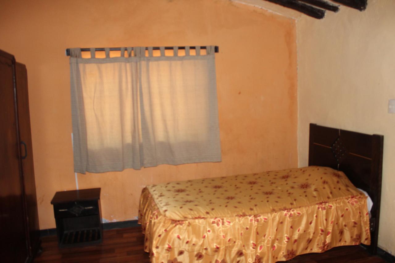 Hostel Robertos *