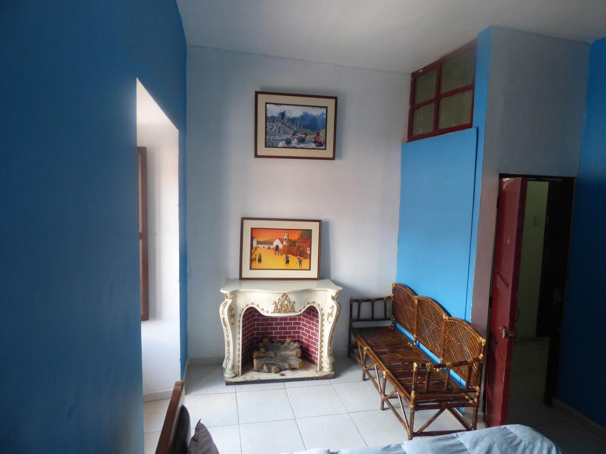 The Grassshopper Plaza De Armas Hostel *