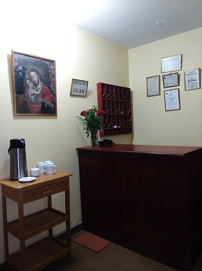 Alejandros Hotel