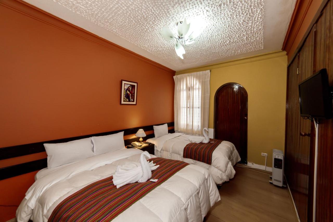 Carlos V Hotel 2*