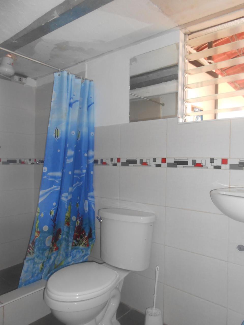 Deyvi's House De Plaza Hostel