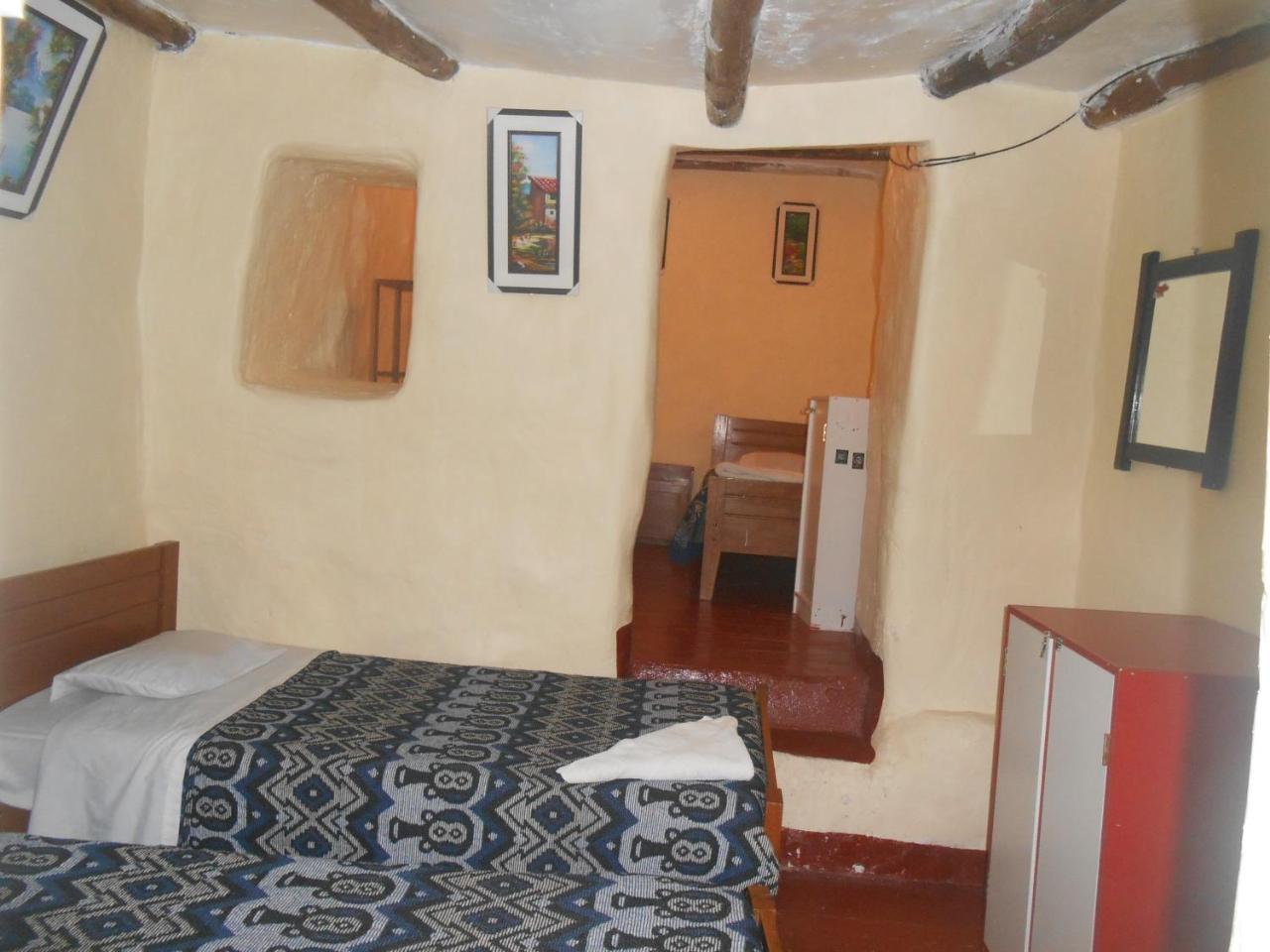 Hostel Deyvi's House De Plaza *