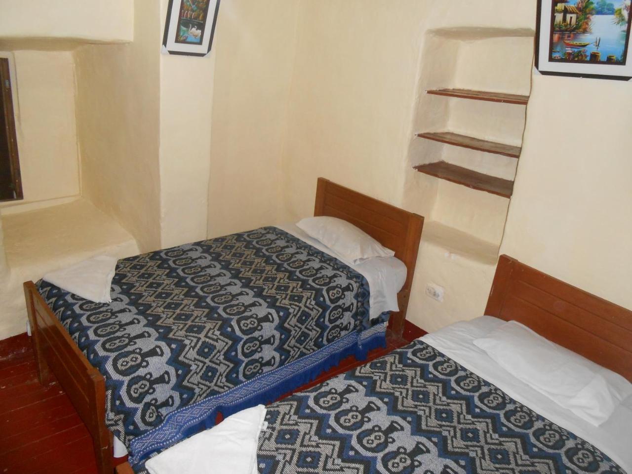 Hostel Deyvi's House De Plaza *