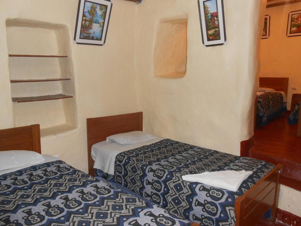 Deyvi's House De Plaza Hostel