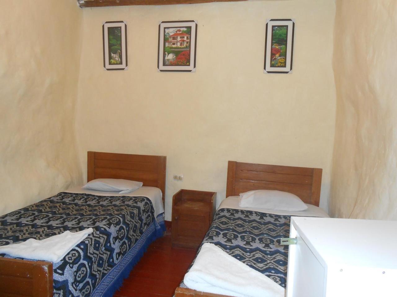 Deyvi's House De Plaza Hostel *