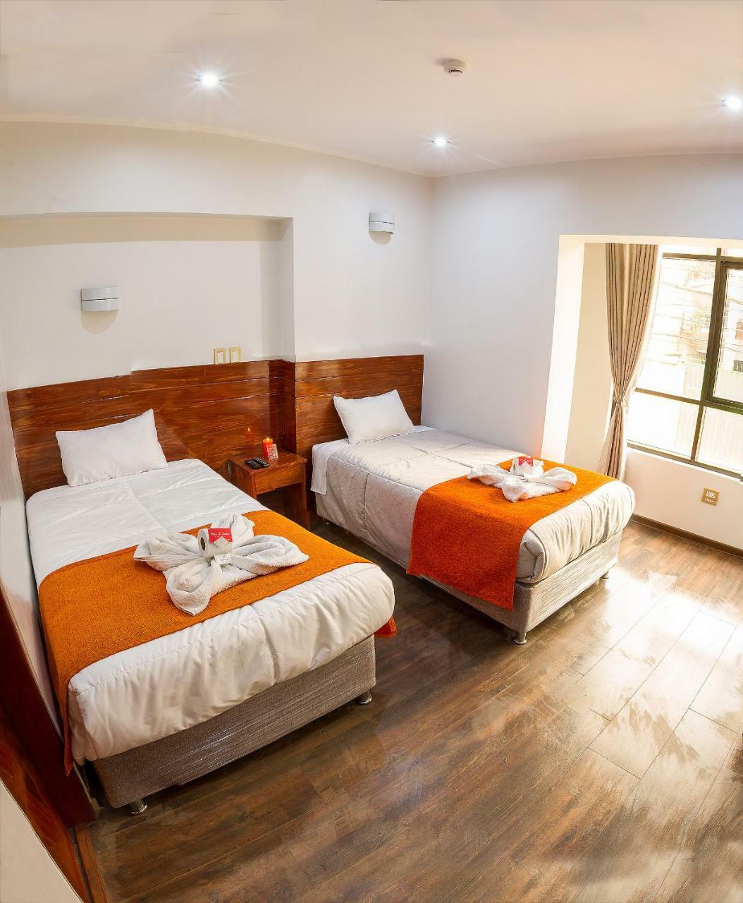 Hotel Chaska Suites