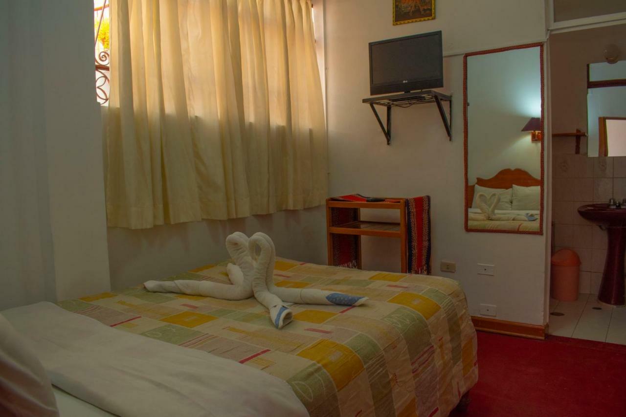 El Monarca Inn