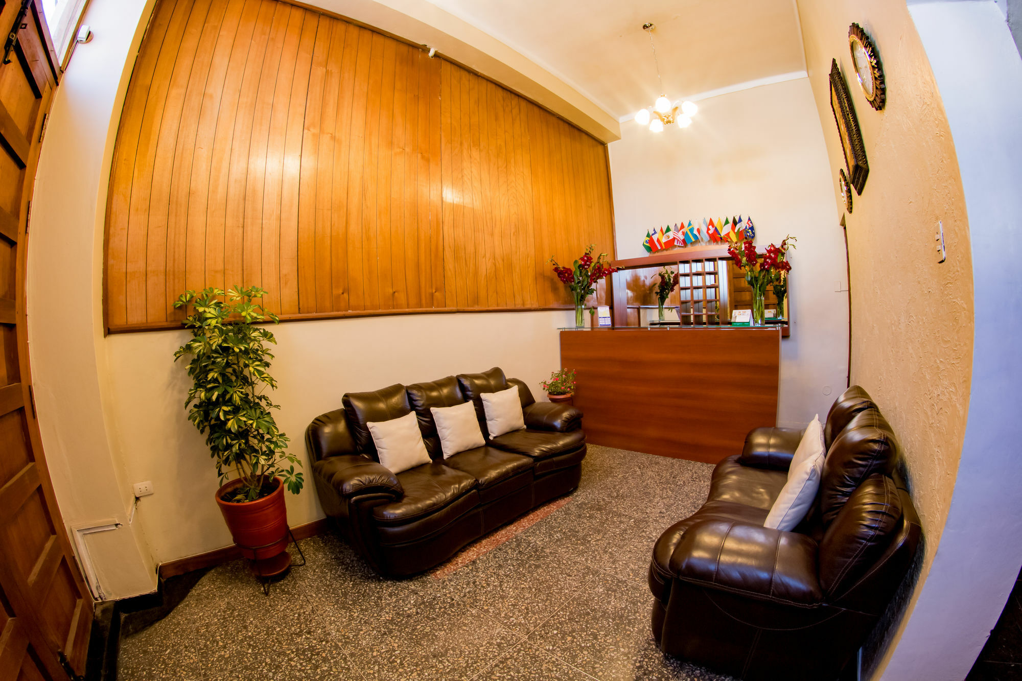 House Hotel 2*