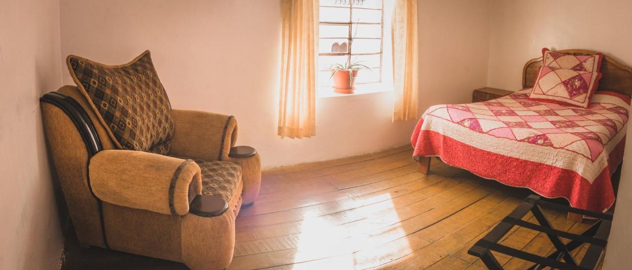 Tupackers Hostel *