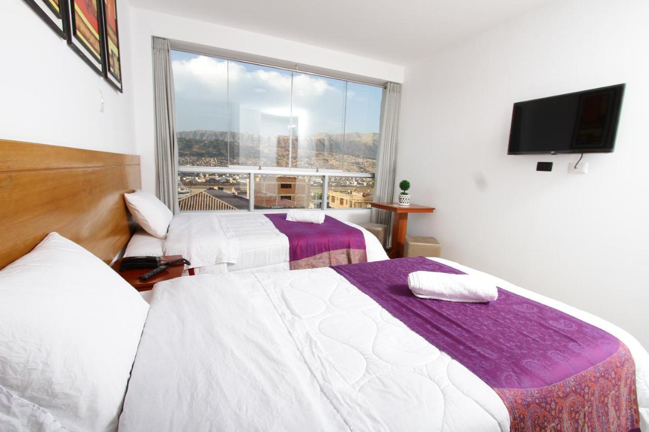 Latinos House Aparthotel