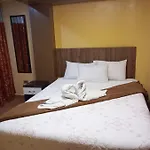 Gia\'S Apartments