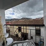 Luxurious Apartment 2 Blocks From The Main Square