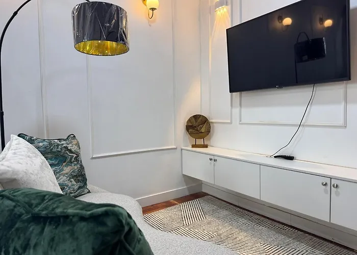 Luxurious Apartment 2 Blocks From The Main Square