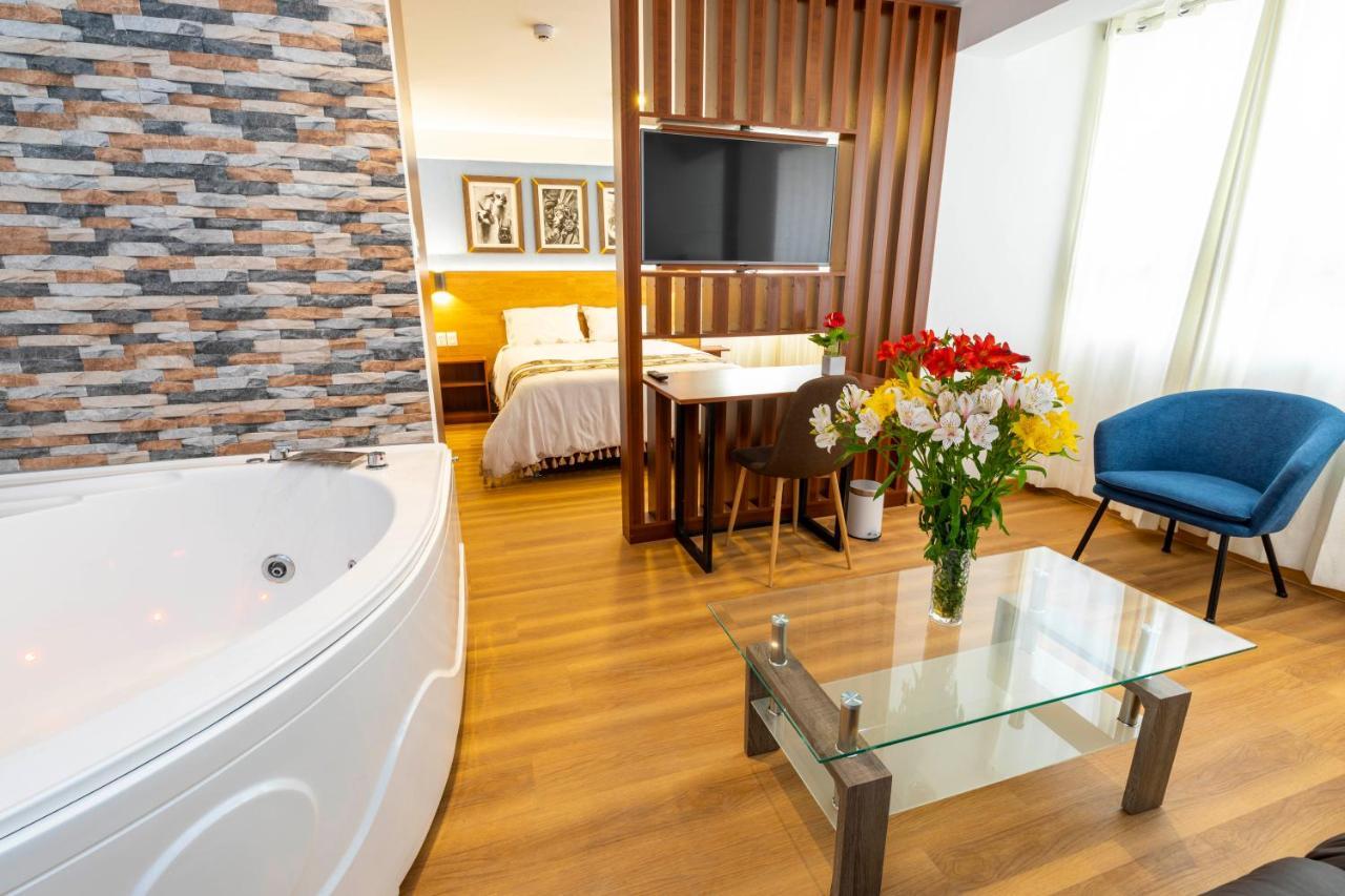 Pacific Hotel *
