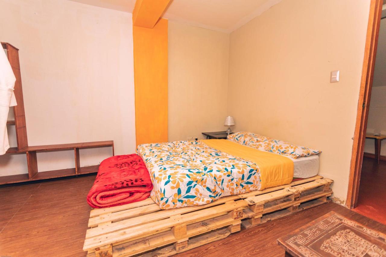 Apuhouse Hostel
