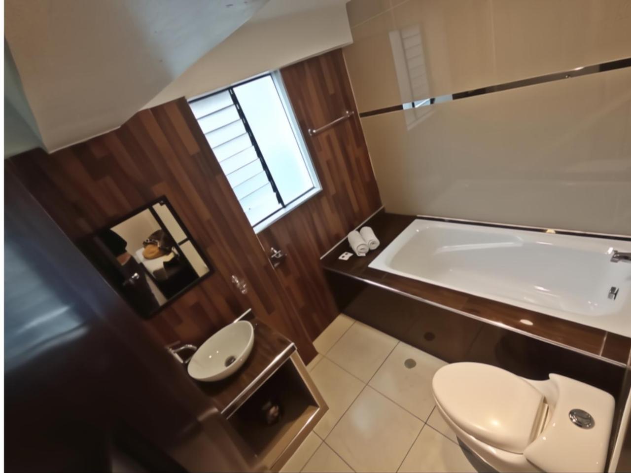 Hidden Garden Hotel 3*