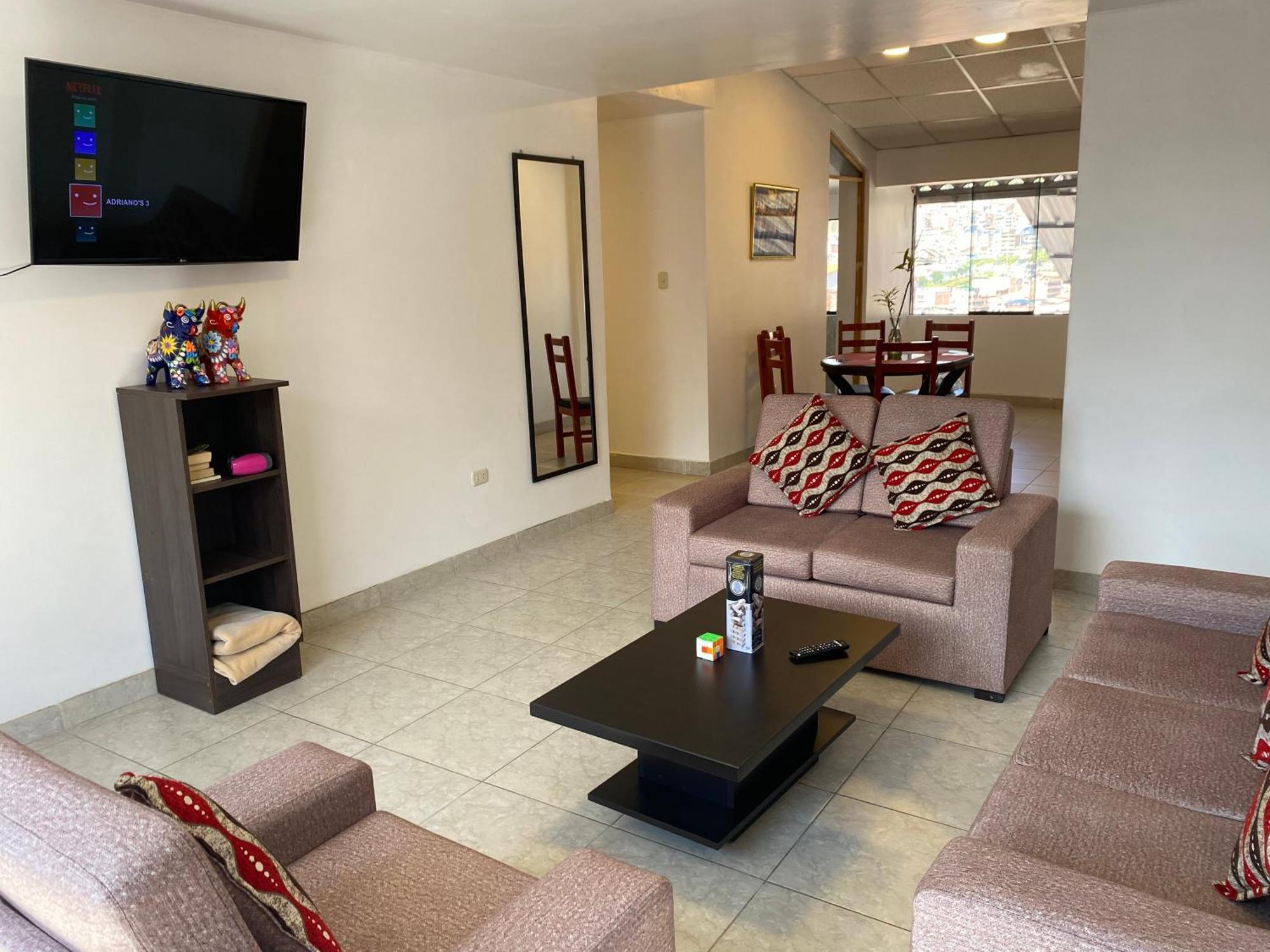 Adriano's Deluxe 3 Apartment *
