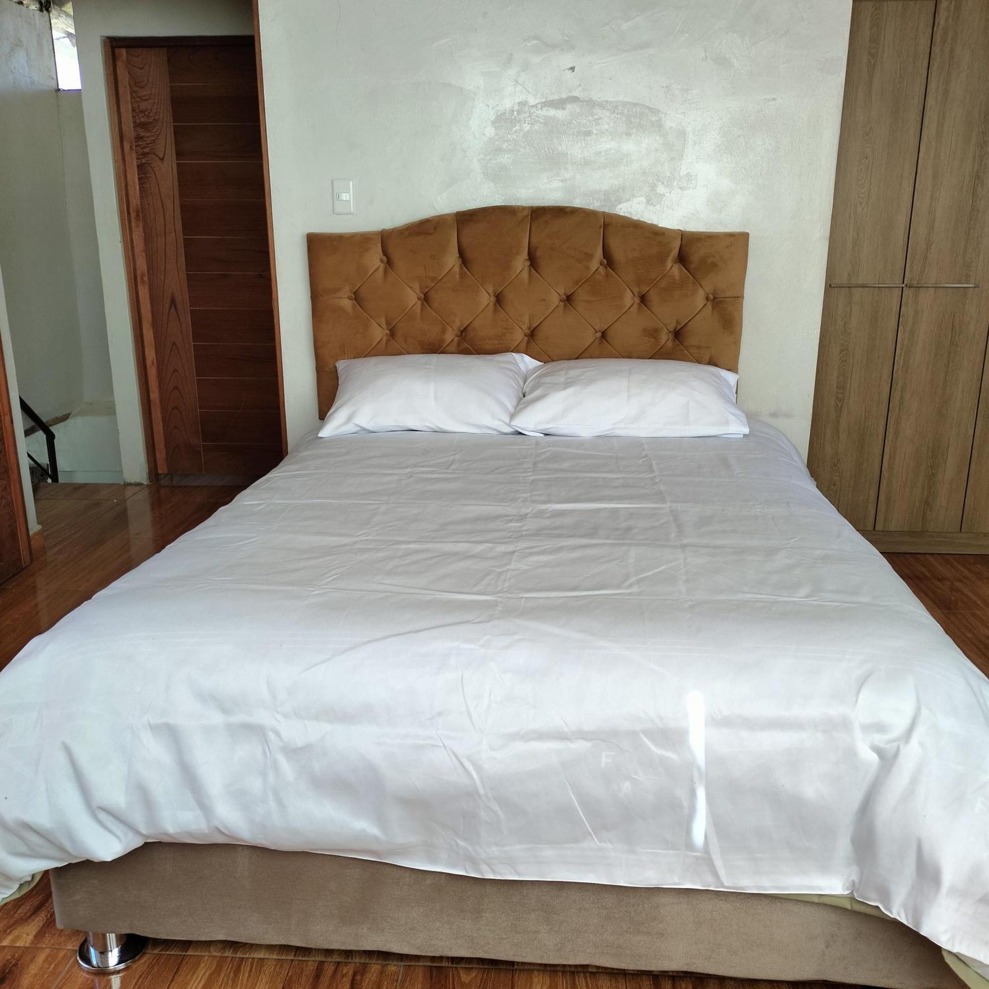Lodge Tikary *