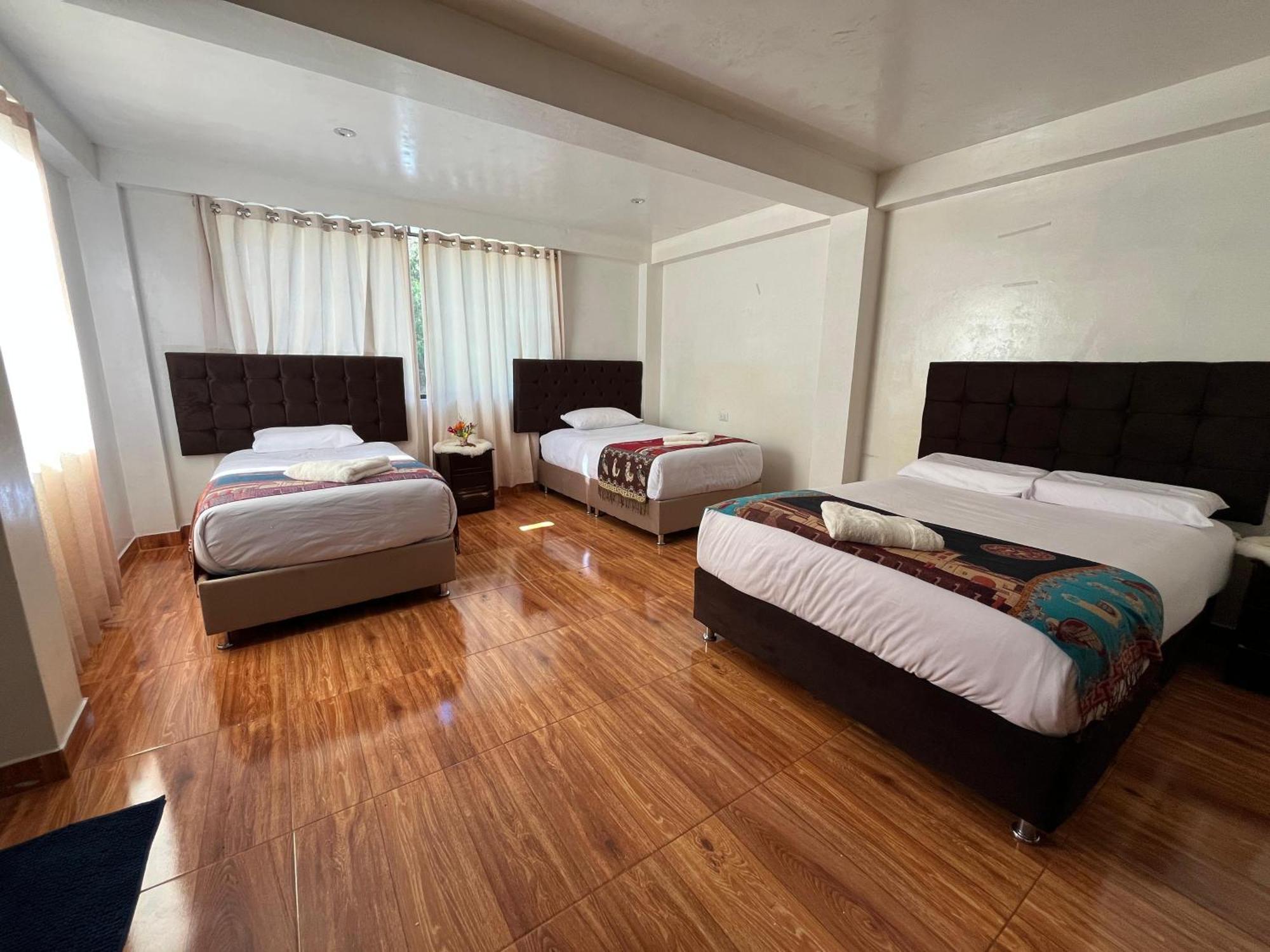 Lodge Tikary *