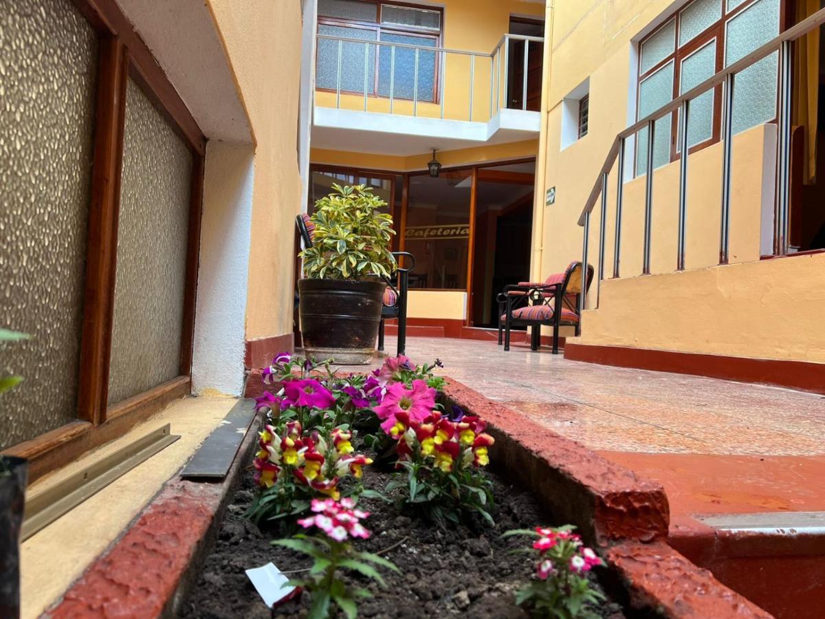 Huayna House
