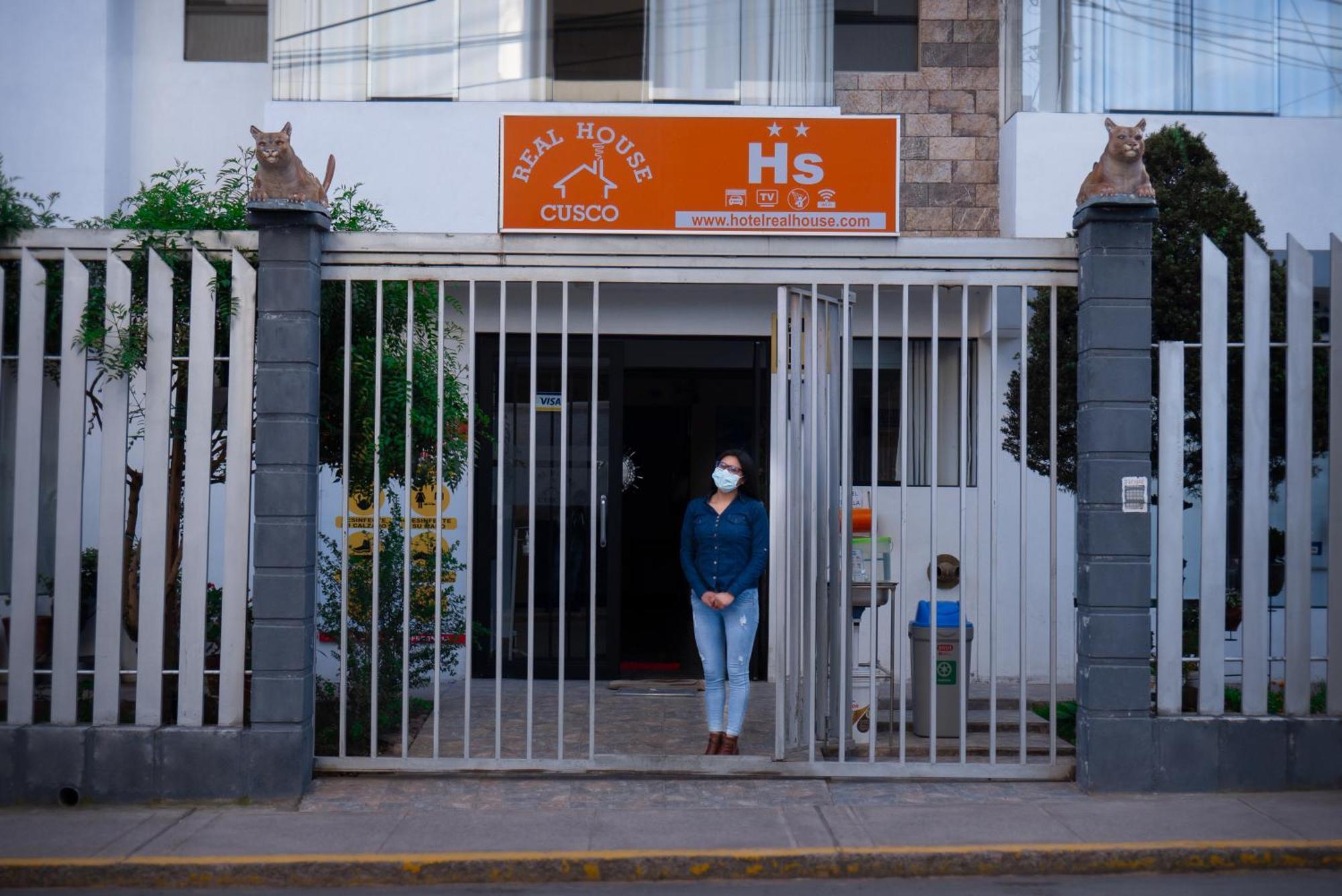 Hostel Real House