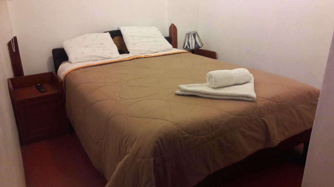Hostal Deyvi's House De Plaza *