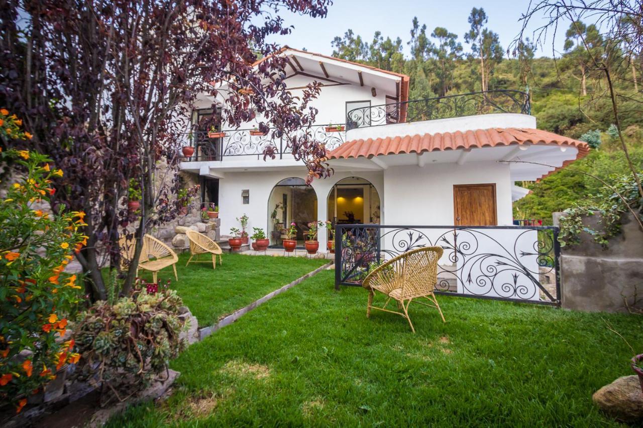 Luna House Pensión *
