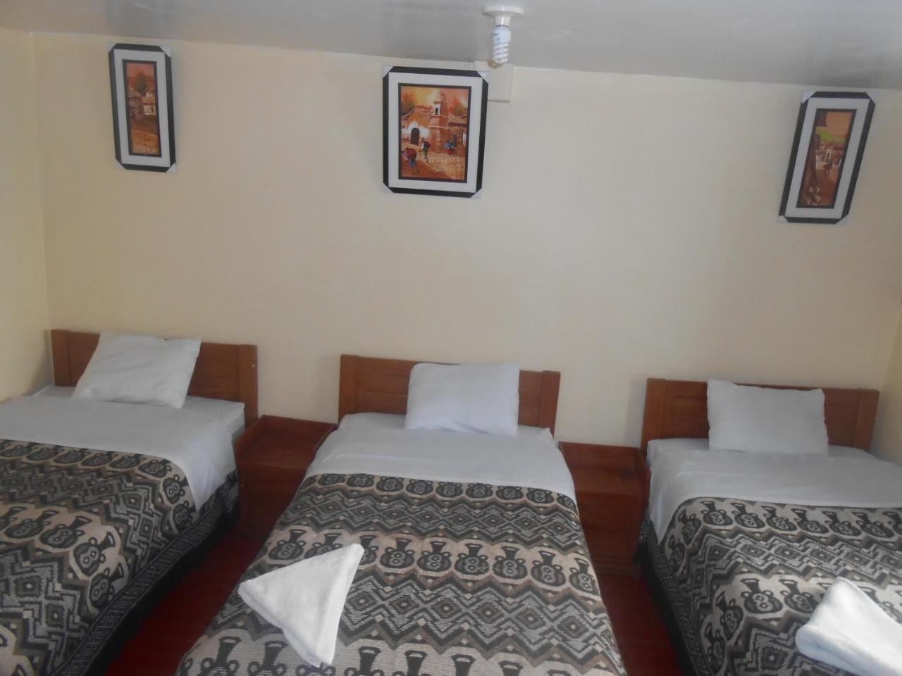 Deyvi's House De Plaza Hostal *