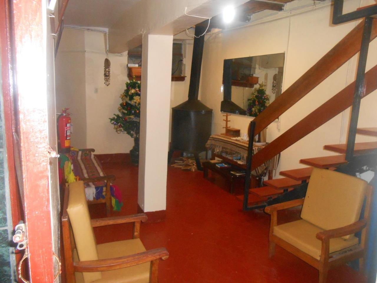 Deyvi's House De Plaza Hostal