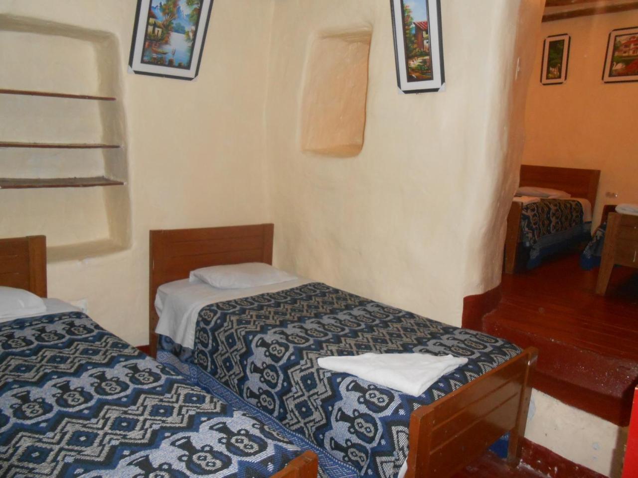 Hostal Deyvi's House De Plaza *