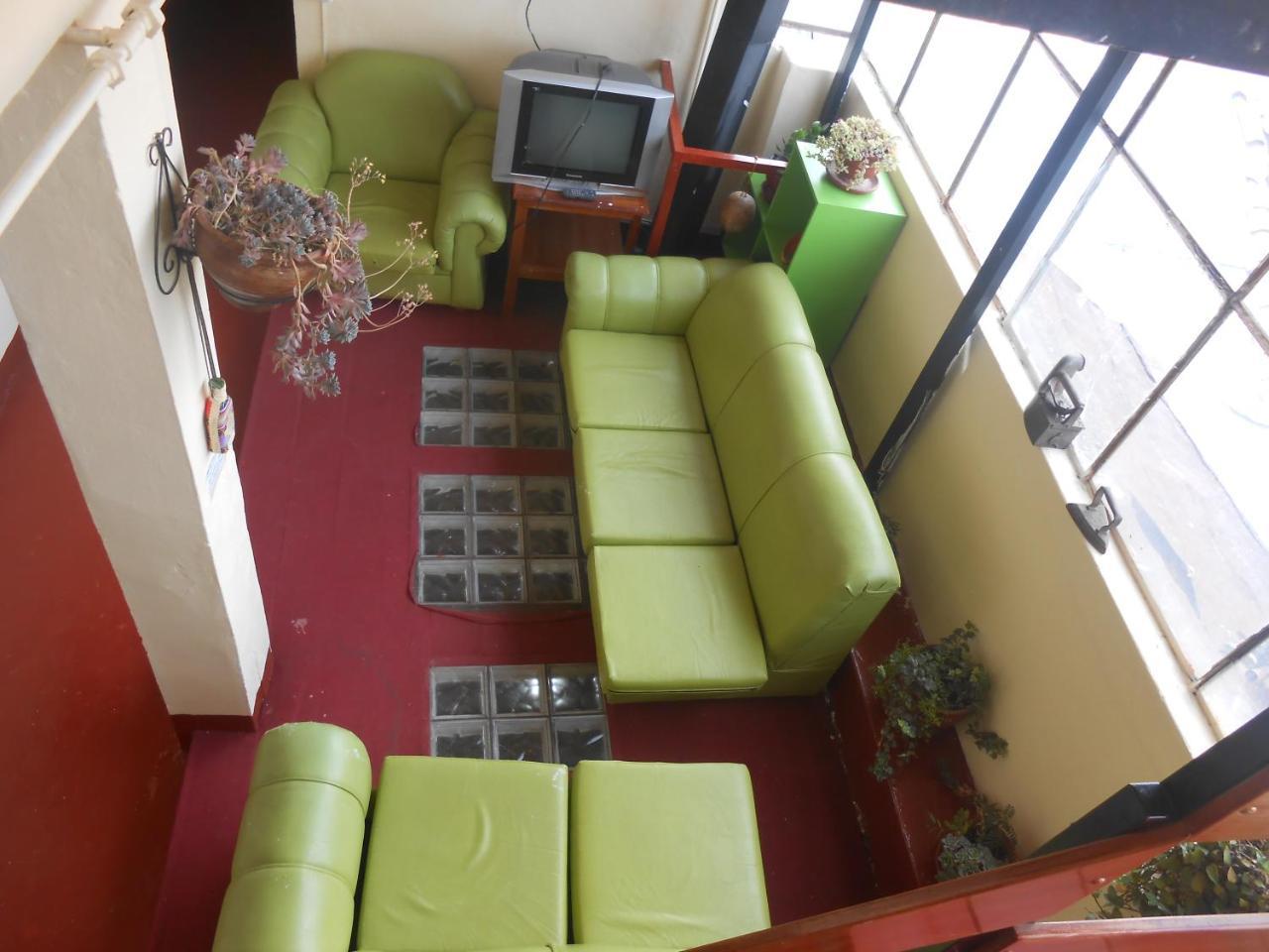 Deyvi's House De Plaza Hostal