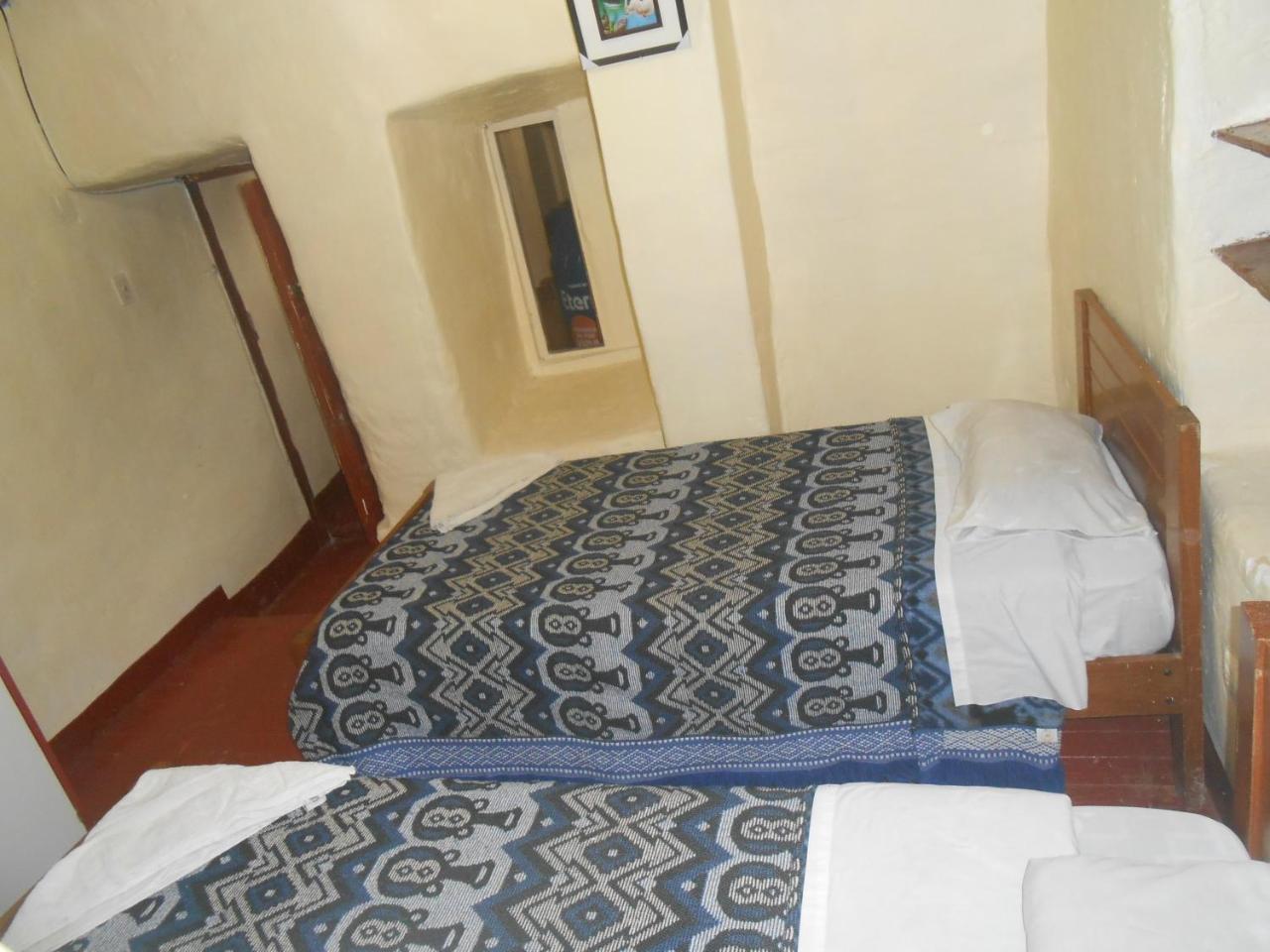 Deyvi's House De Plaza Hostal