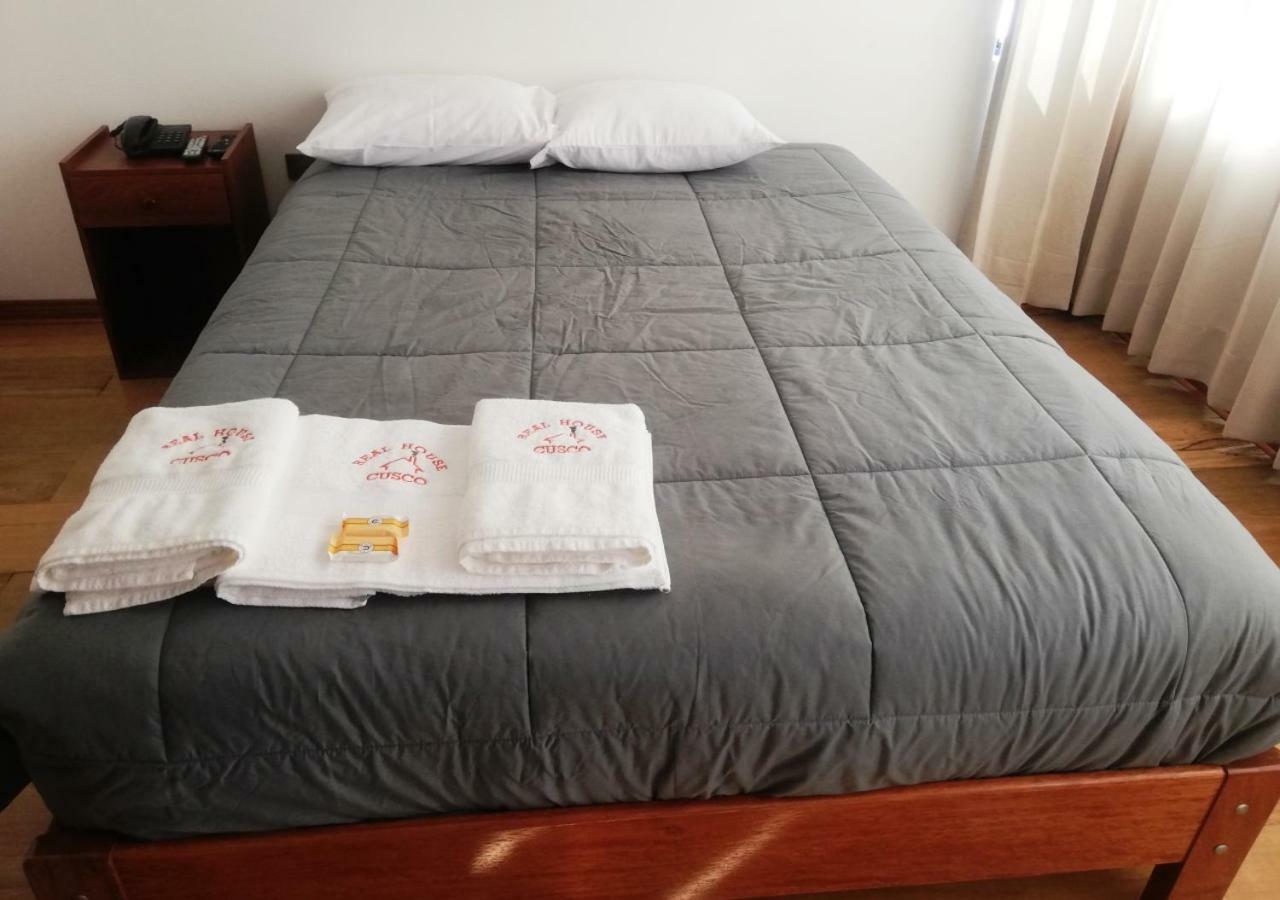 Hostel Real House *