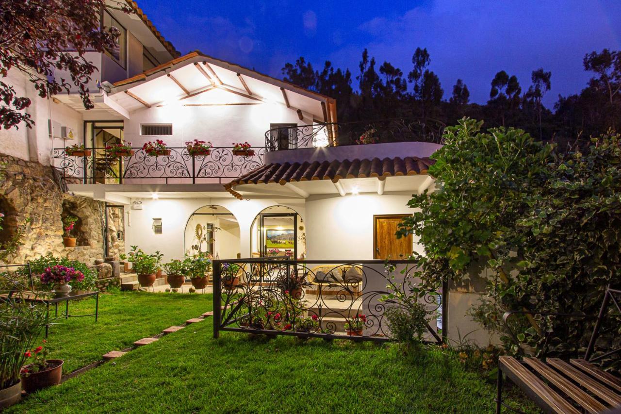 Luna House Pensión *